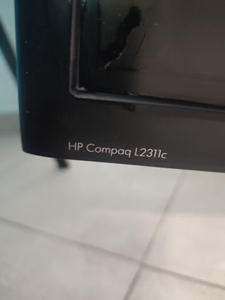 Monitor HP 23 pulgadas y teclado.