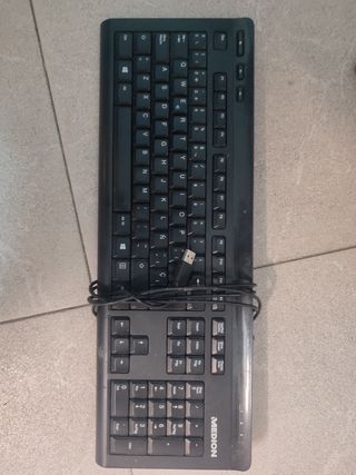 Monitor HP 23 pulgadas y teclado.