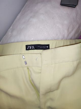 Traje amarillo zara
