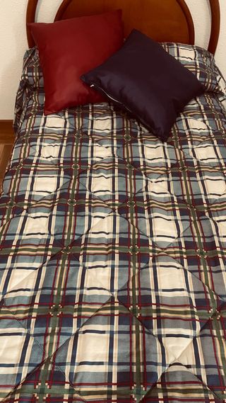 2 edredones y 4 cojines cama 90cm. 