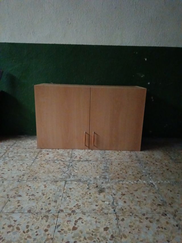 Armario dos puertas con dos baldas