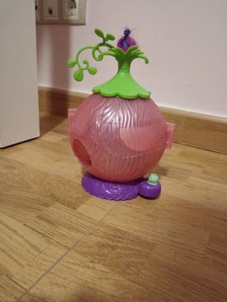 Coronación poppy troll