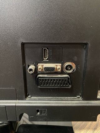 Televisión PHILIPS negra, 24 pulgadas ULTRAFINO.