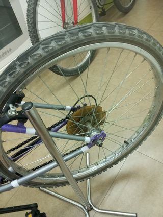 Bicicleta de 24 pulgadas de 18 velocidades.