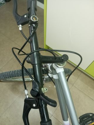 Bicicleta de 24 pulgadas de 18 velocidades.
