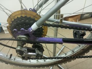 Bicicleta de 24 pulgadas de 18 velocidades.