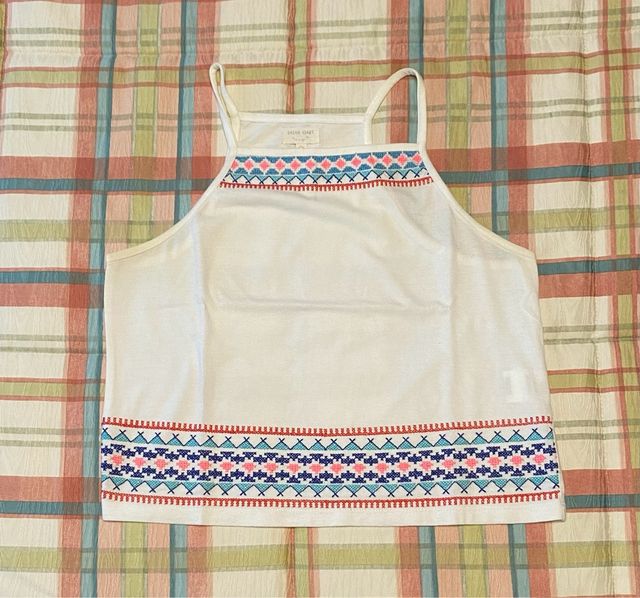 Top tirantes blanco con detalles bordados