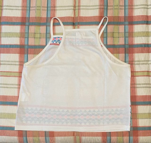 Top tirantes blanco con detalles bordados