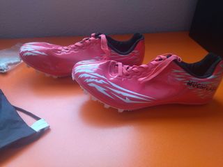 Zapatos de clavos atletismo