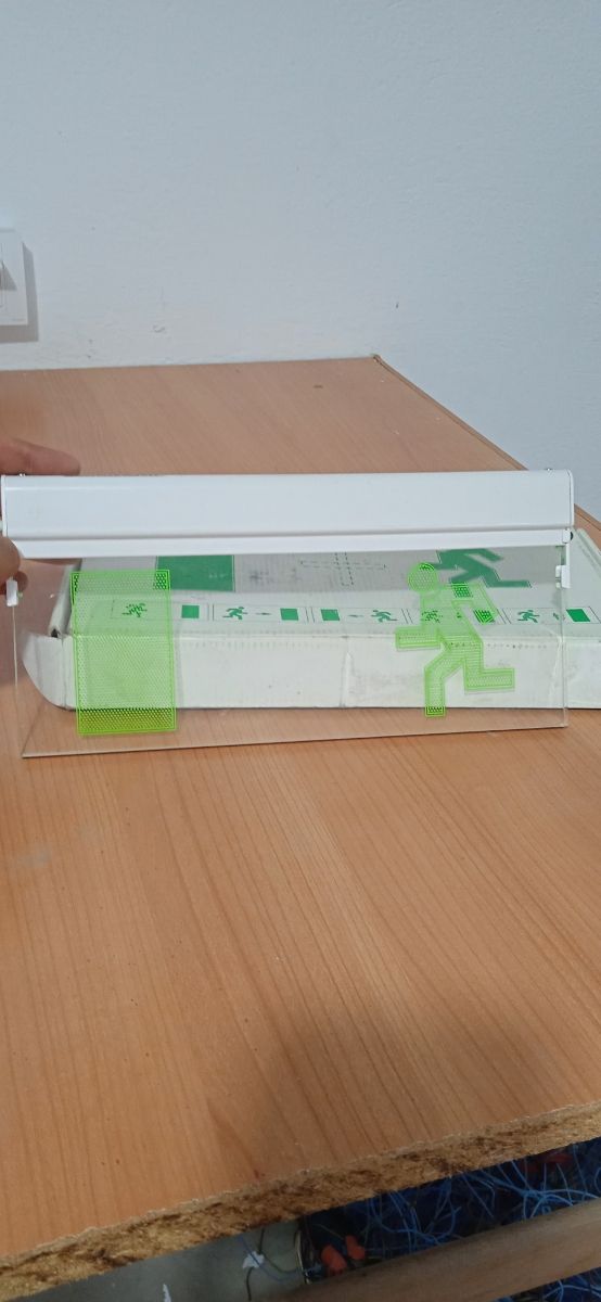 Luminaria salida de emergencia