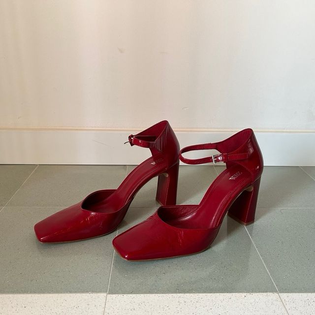 Zapatos de tacón rojo Zara