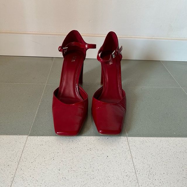 Zapatos de tacón rojo Zara