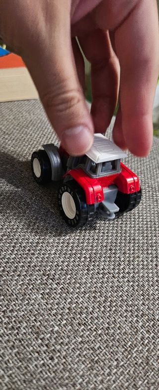 Trattore in plastica