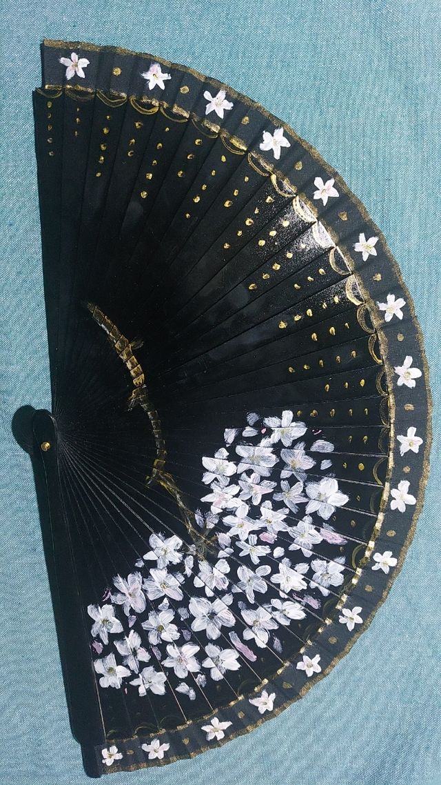 ABANICOS PINTADOS A MANO  Se realizan bajo pedido