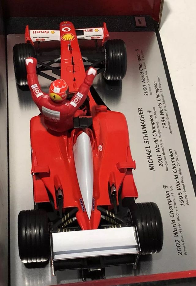 La leggenda delle corse Ferrari F2002 Hot Wheels