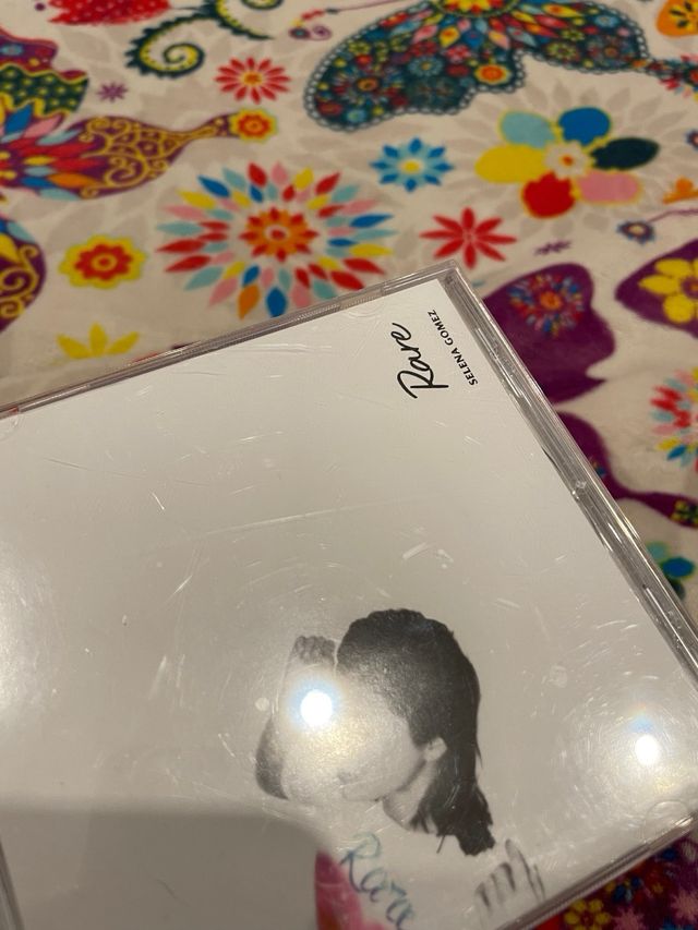 CD “Rare” Selena Gomez LEER DESCRIPCIÓN
