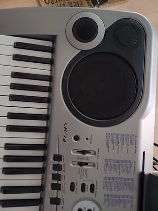 Teclado Casio LK 73