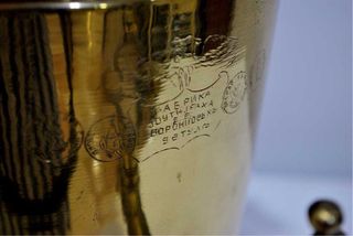 Antiguo samovar de bronce y latón