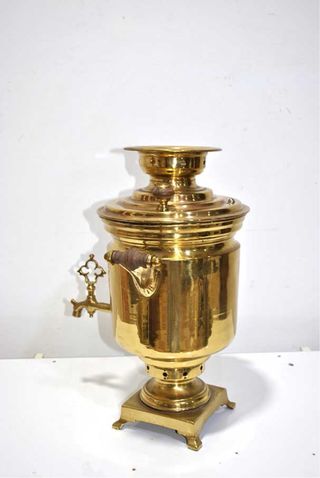 Antiguo samovar de bronce y latón
