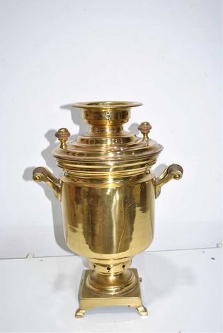 Antiguo samovar de bronce y latón