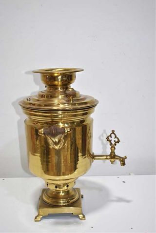 Antiguo samovar de bronce y latón