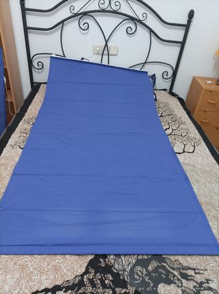 Dos estores iguales azules