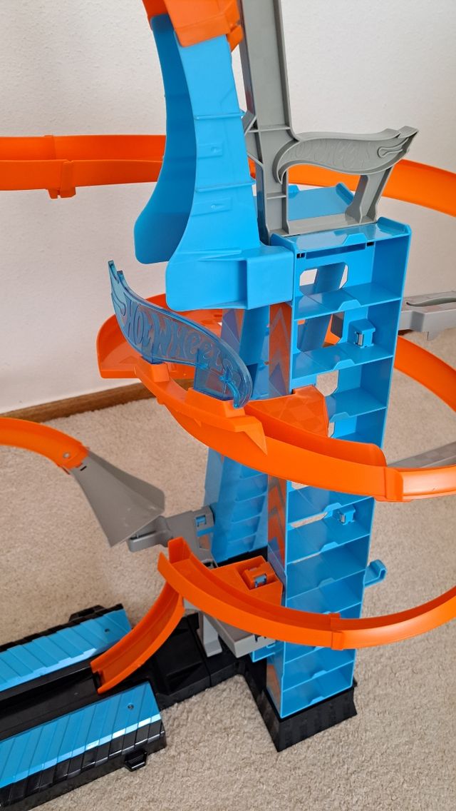 Hotwheels Torre de choques en el aire