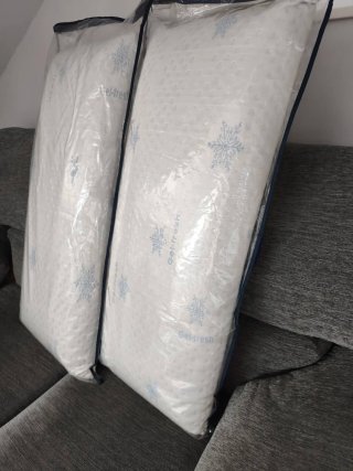 Dos almohadas viscoelástica nuevas
