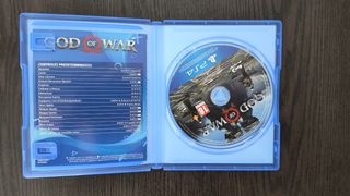 God of War PS4 2018 en su caja