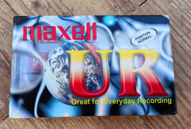 Cinta cassette Maxell UR