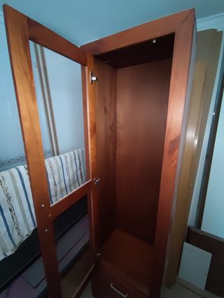 Vitrina de madera
