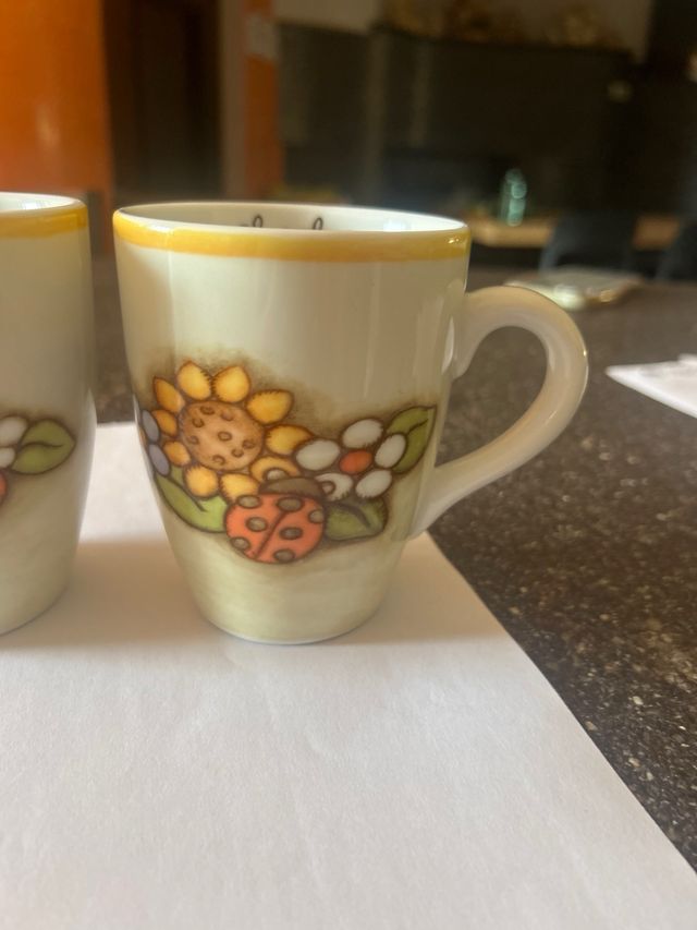 due tazze per colazione thun