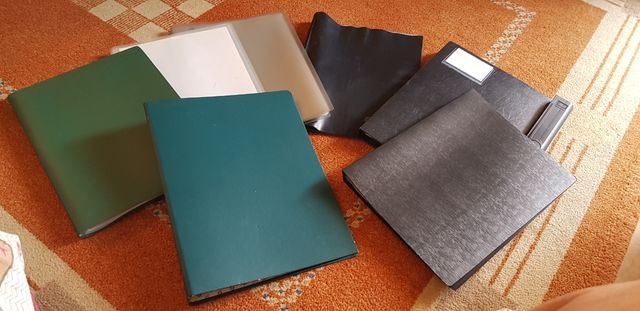 Lote de porta fundas y una carpeta 4anil