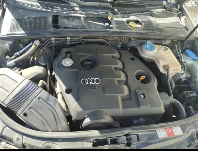 Tapa embellecedor cubre motor Audi A4 b6