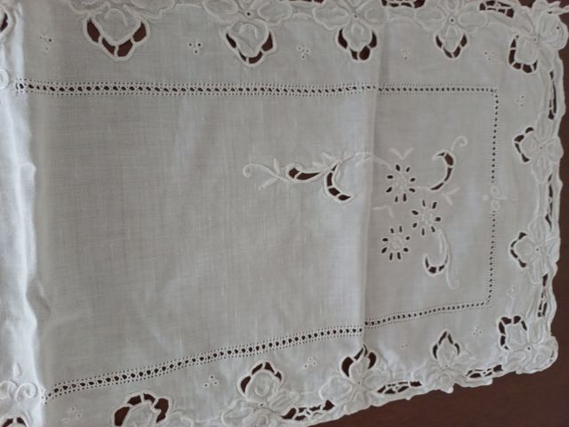Antico centrino ricamo rintaglio