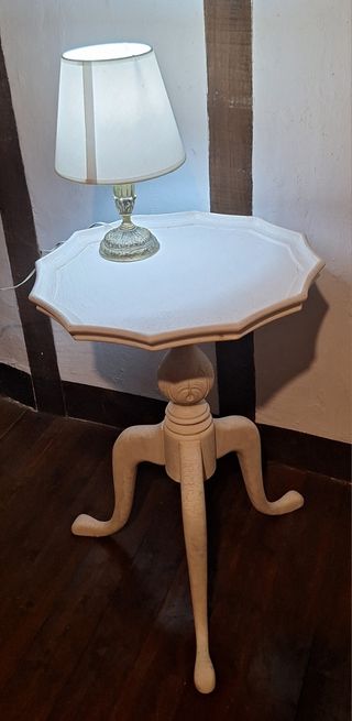 Mesita velador Blanca.(15%DESCUENTO. )