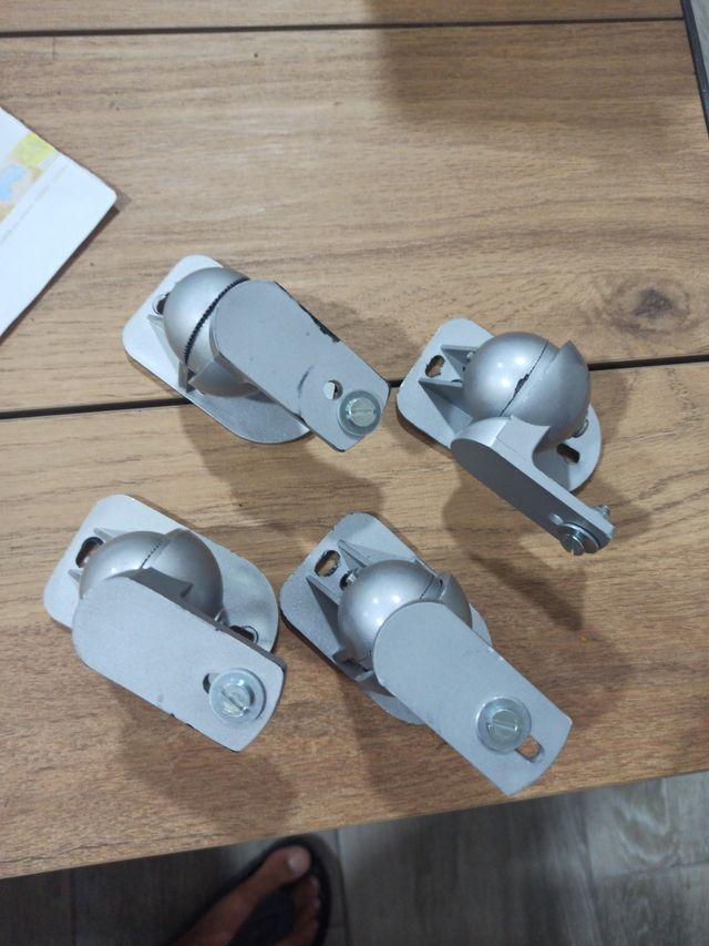 Soporte de altavoces direccionables