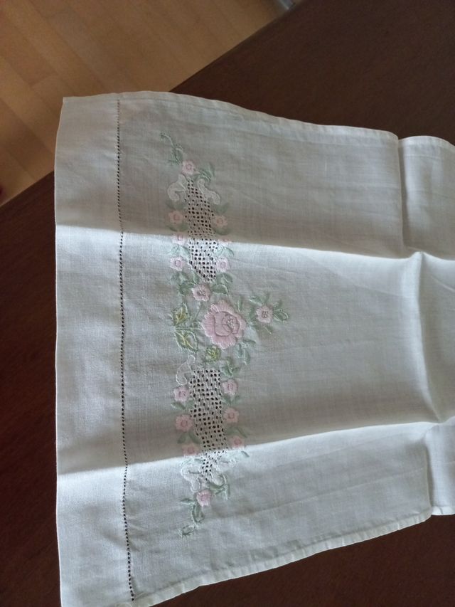 Antico asciugamano lino ricamato 