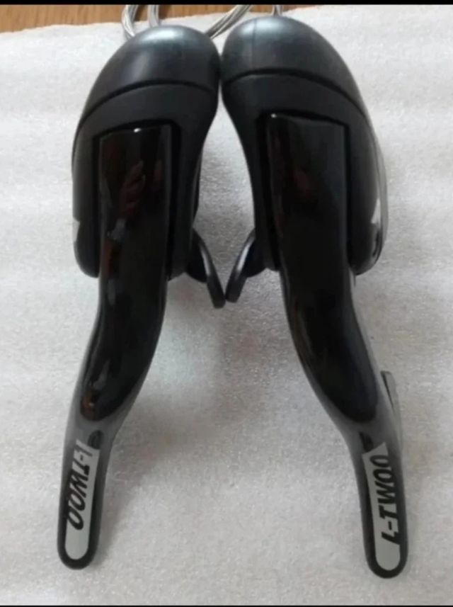 Manetas duales de cambio y freno 2x10 ve