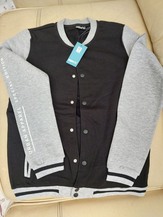 Chaqueta estilo univerasitario