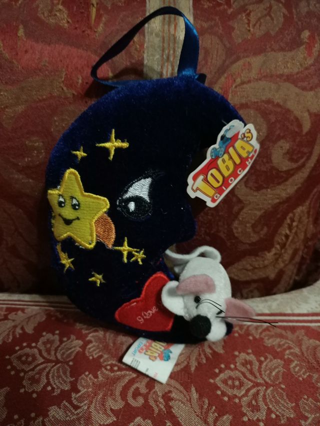 Peluche luna con topolino sopra 