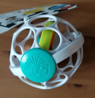 Baby Einstein. Sonajero, pelota sensorial.