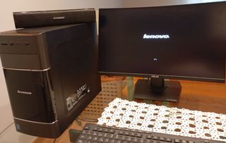 Torre Lenovo y pantalla Asus TUF GAMING VG24VQE