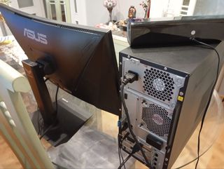 Torre Lenovo y pantalla Asus TUF GAMING VG24VQE