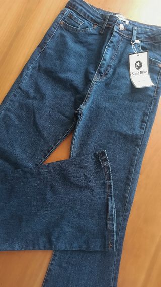 Pantalón vaquero acampanado