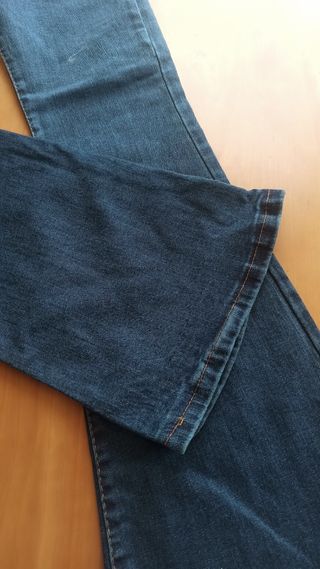 Pantalón vaquero acampanado