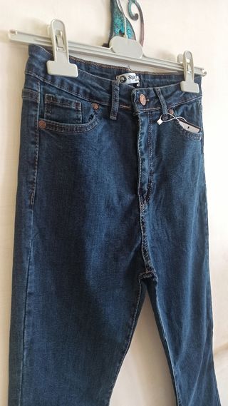 Pantalón vaquero acampanado