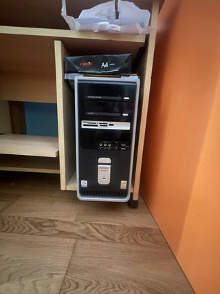 Mesa ordenador+ ordenador mesa+ monitor 