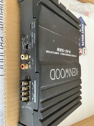 Amplificador Kenwood y altavoces