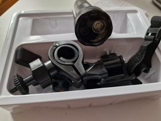 Mini Cámara Deportiva con Linterna.